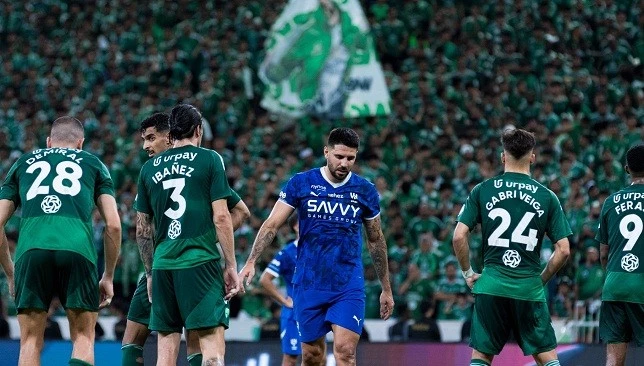 الأهلي يواجه القادسية بغيابات مؤثرة في الدوري السعودي