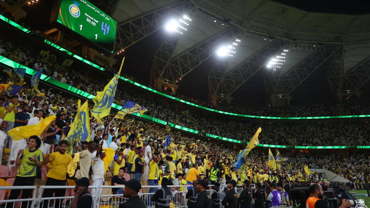 النصر يُعلن أولى صفقاته الأجنبية.. ألديرتي حلم خيسوس الدفاعي