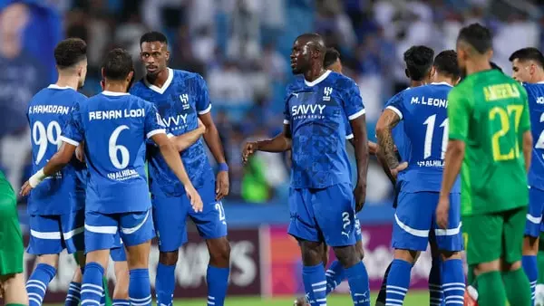 نادي الهلال السعودي يقدم طلبًا رسميًا لاتحاد الكرة لتعيين حكام أجانب في مبارياته المتبقية بدوري روشن، بعد أخطاء تحكيمية أثرت على نتائج الفريق.