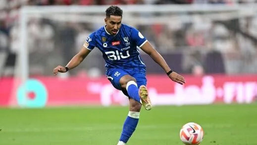 عبدالعزيز الزلال يحذر سالم الدوسري من التحكيم قبل مواجهة الاتحاد